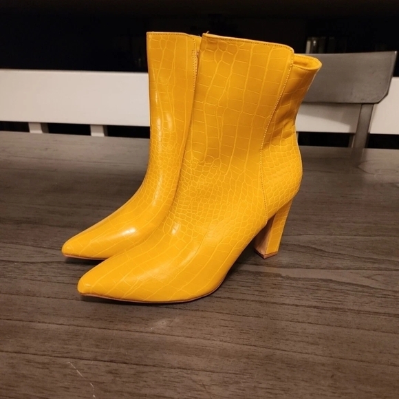 Allegra K Yellow Croc-Pattern Heeled Boots - Picture 1 of 6